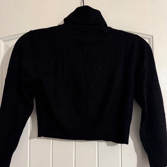 Turtle neck crop sweater. - Picture 2 of 4